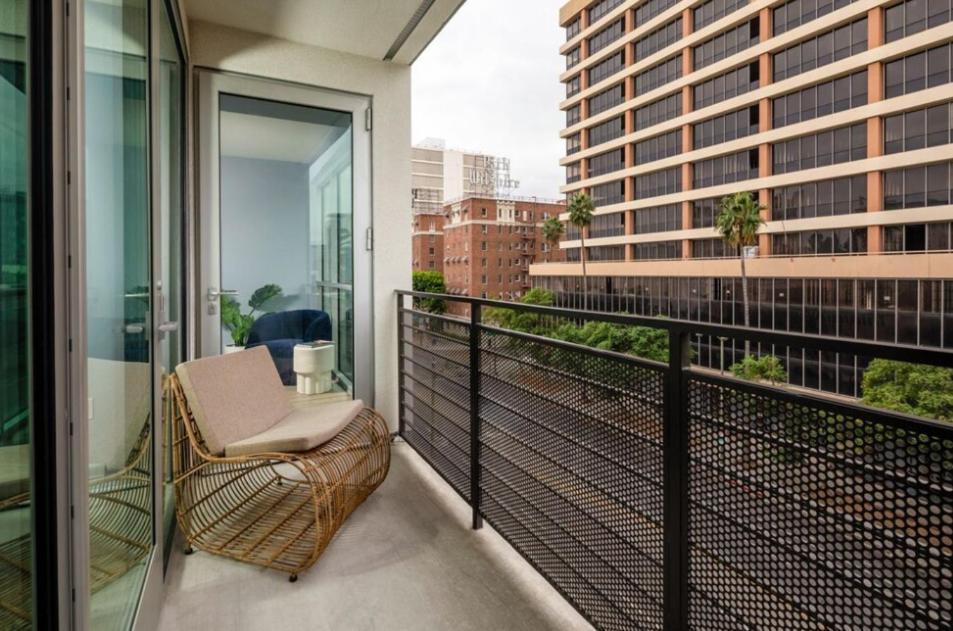 Urban Oasis 2 Bed In Dtla With Free Parking *