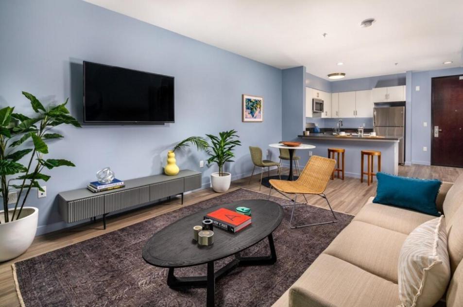 Urban Oasis 2 Bed In Dtla With Free Parking *
