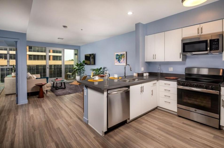 Urban Oasis 2 Bed In Dtla With Free Parking Los Angeles